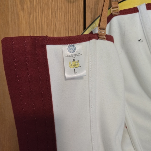 Wonder Woman 1984 Costume with wig & Accessories, Adult - Picture 4 of 13